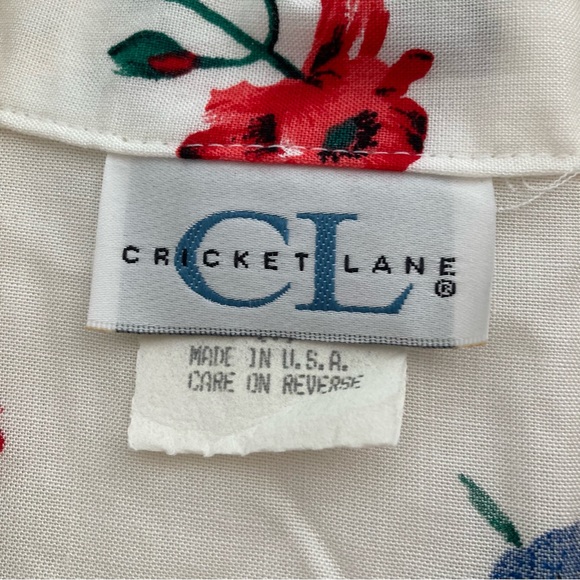 Cricket Lane Vintage White Floral Collared Button Down Shirt With Shoulder Pads - Picture 4 of 5